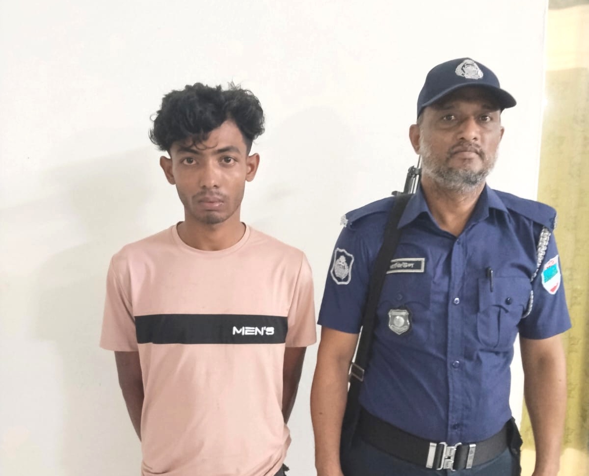 নড়াইলের লোহাগড়ায় সালমান হত্যার কন্টাক্ট কিলার আশিক পুলিশের খাচায় বন্দী