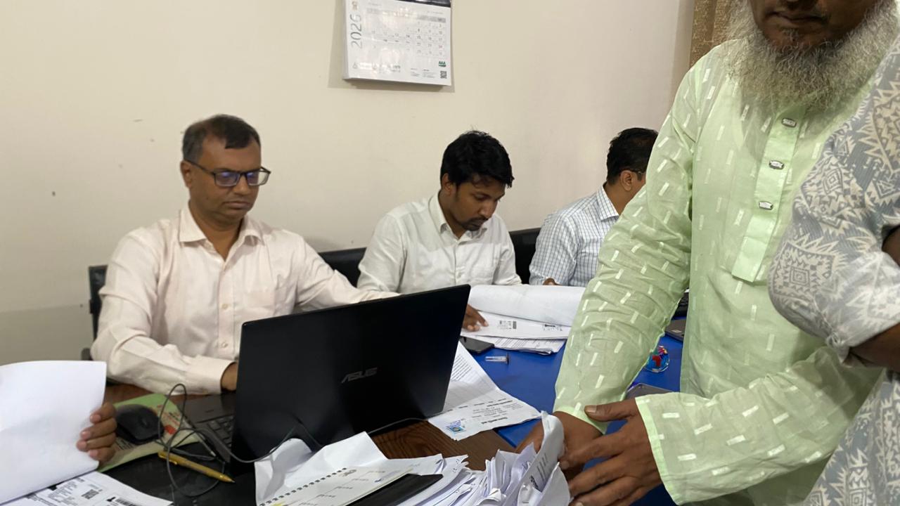 কিশোরগঞ্জে ফুয়েল কার্ডের আবেদনের মেয়াদ বাড়ালো প্রশাসন