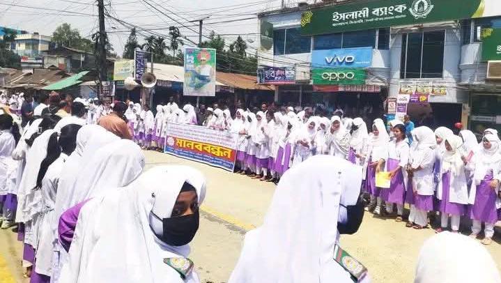 প্রশ্নফাঁস কাণ্ডে অভিযুক্তদের ফেরাতে তৎপরতা, ভূরুঙ্গামারীতে প্রতিবাদ ও মানববন্ধন