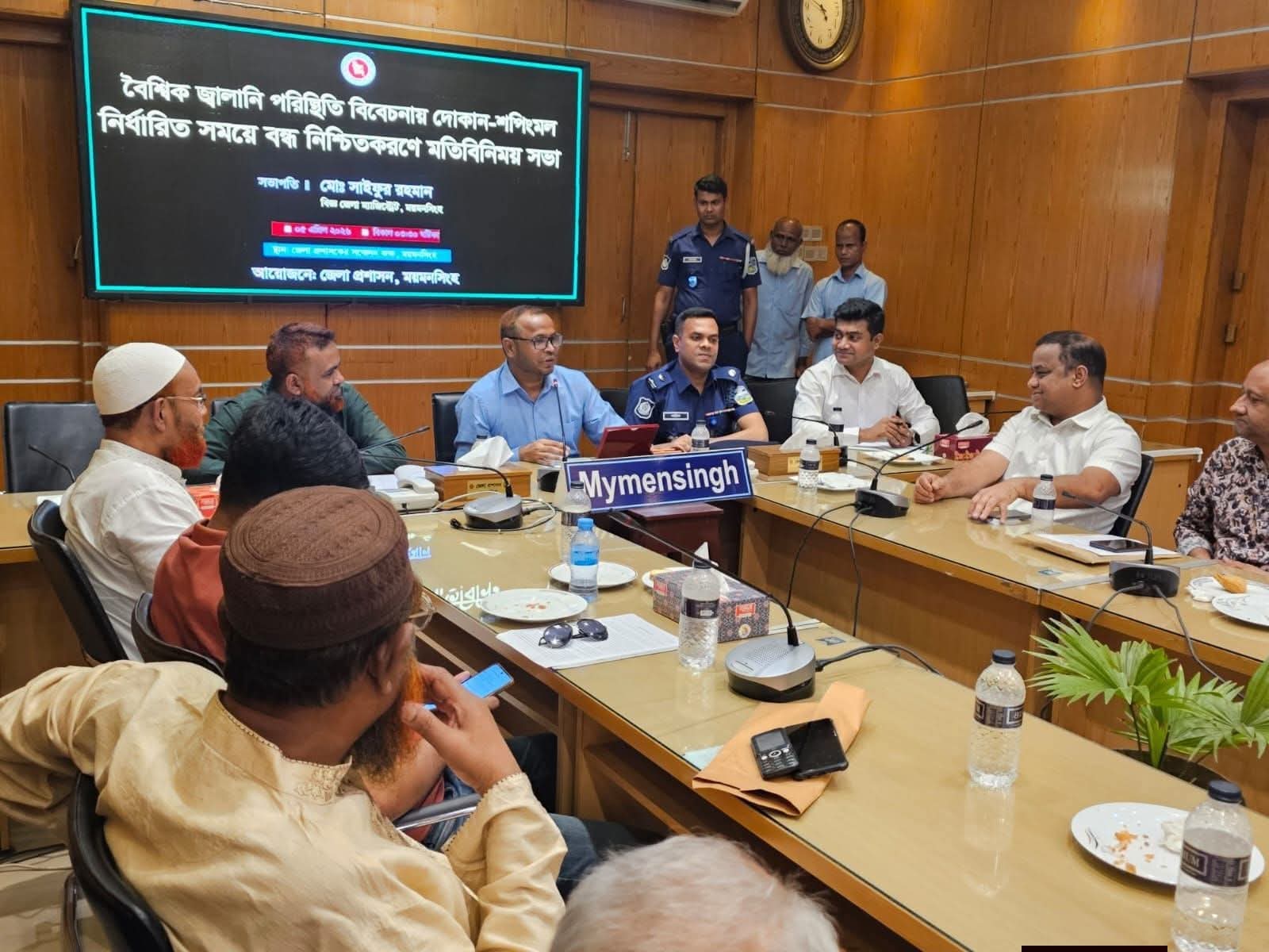 ময়মনসিংহে জ্বালানি সাশ্রয়ে দোকান-শপিংমল নির্ধারিত সময়ে বন্ধ রাখার নির্দেশনা জোরদার