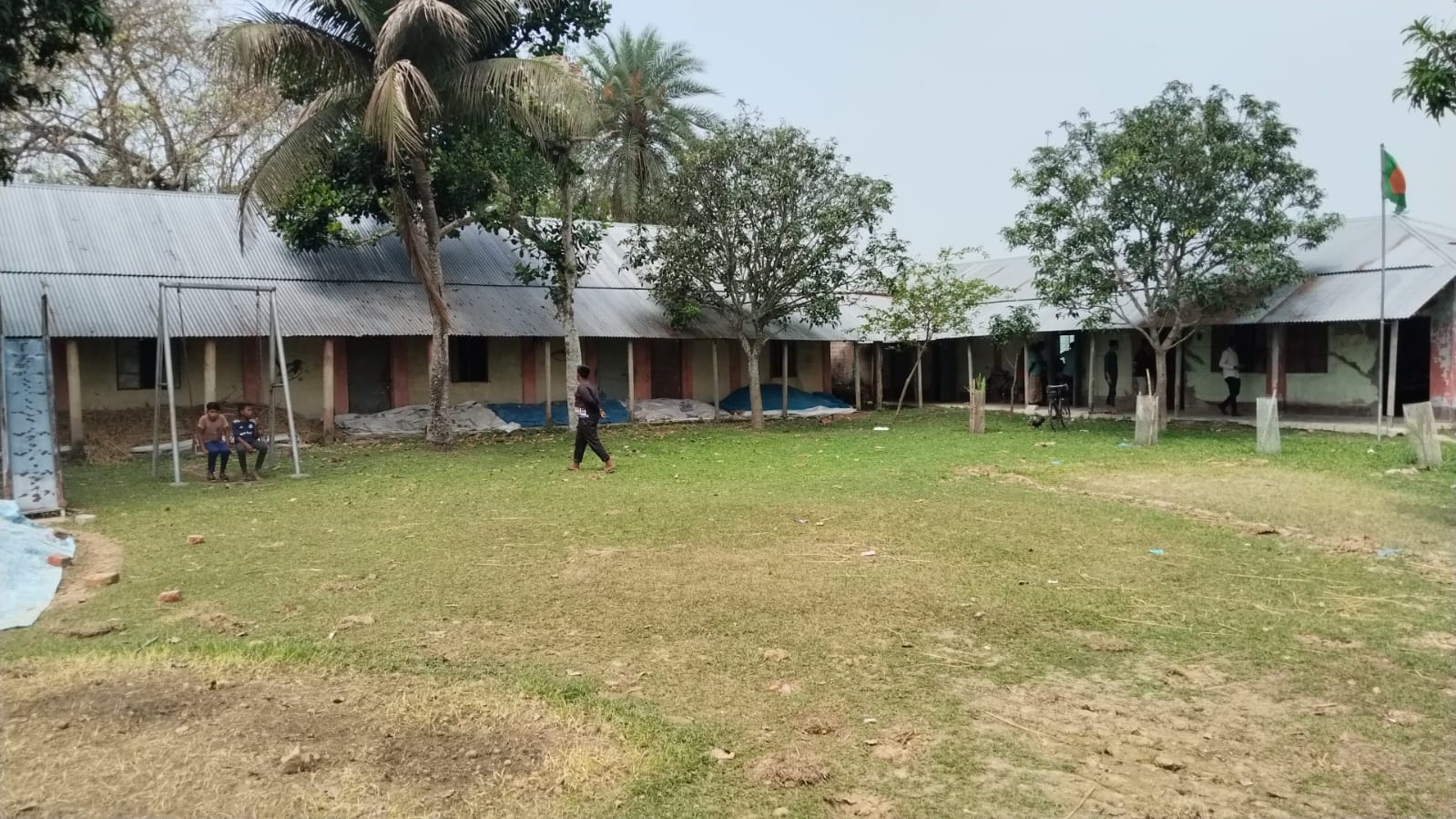 শিক্ষার্থীর চেয়ে বেশী বেতনভোগী শিক্ষক; রাহিমা খাতুন মাদ্রাসা যেন দুর্নীতির আখড়া