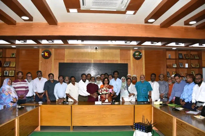 খুলনায় প্রথম নারী জেলা প্রশাসকের সাথে সৌজন্য সাক্ষাৎ