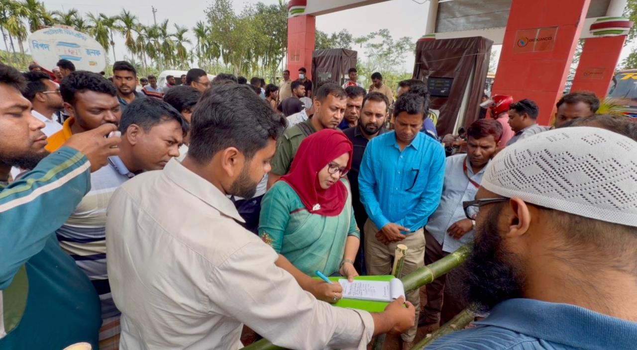 সাবেক আ.লীগ এমপির তেল পাম্পে অনিয়ম: গোপনে ২,৬০০ লিটার বিক্রি, জরিমানা ৫০ হাজার