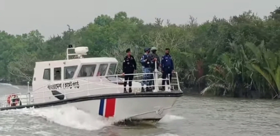 সুন্দরবনের দস্যুতা দমনে যৌথ অভিযান পরিচালনা করেছে কোস্ট গার্ড