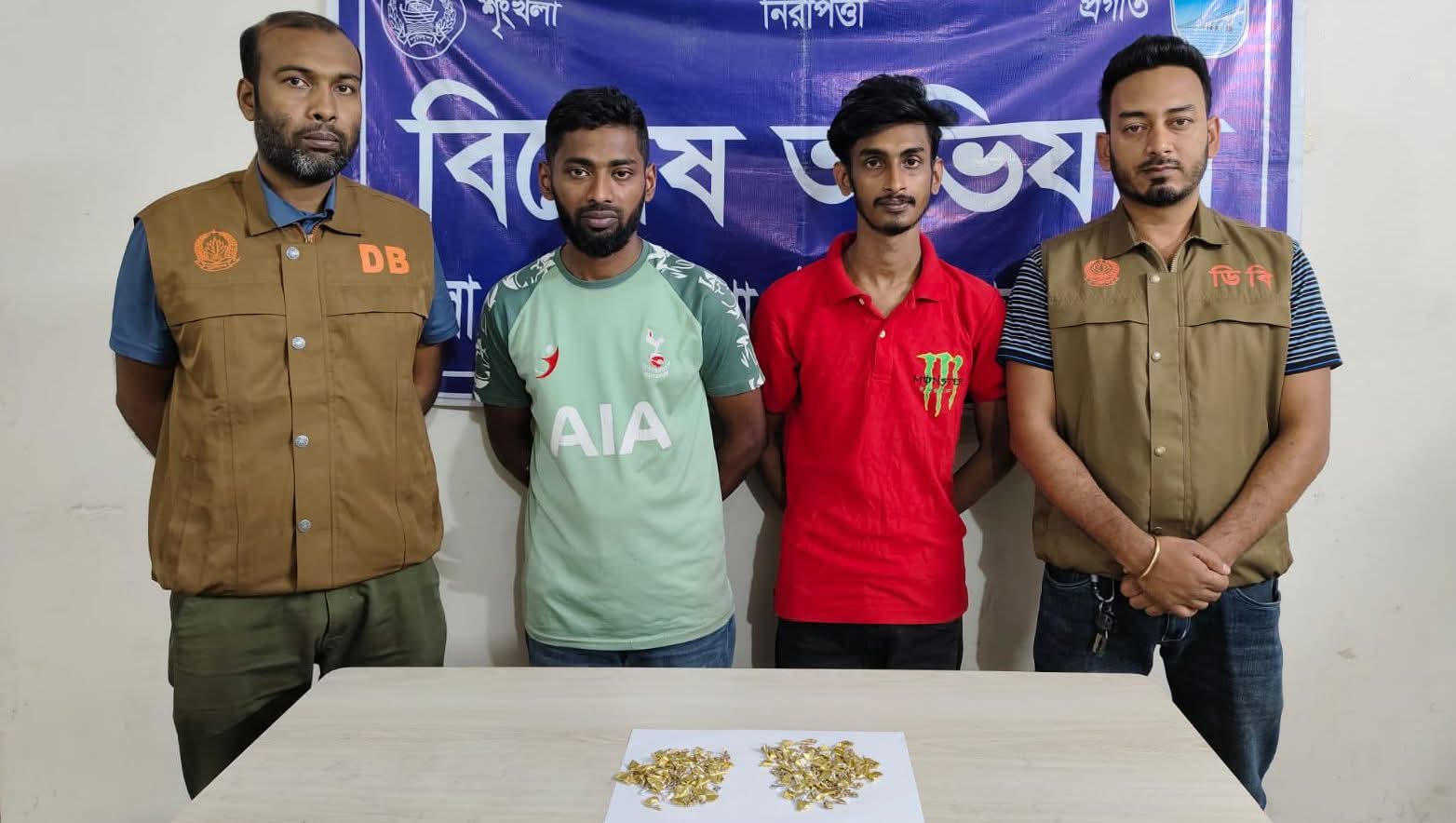 ঢাকার আশুলিয়া  ডিবি পুলিশের অভিযানে ১০০ পুড়িয়া হেরোইনসহ দুই মাদক ব্যবসায়ী গ্রেফতার