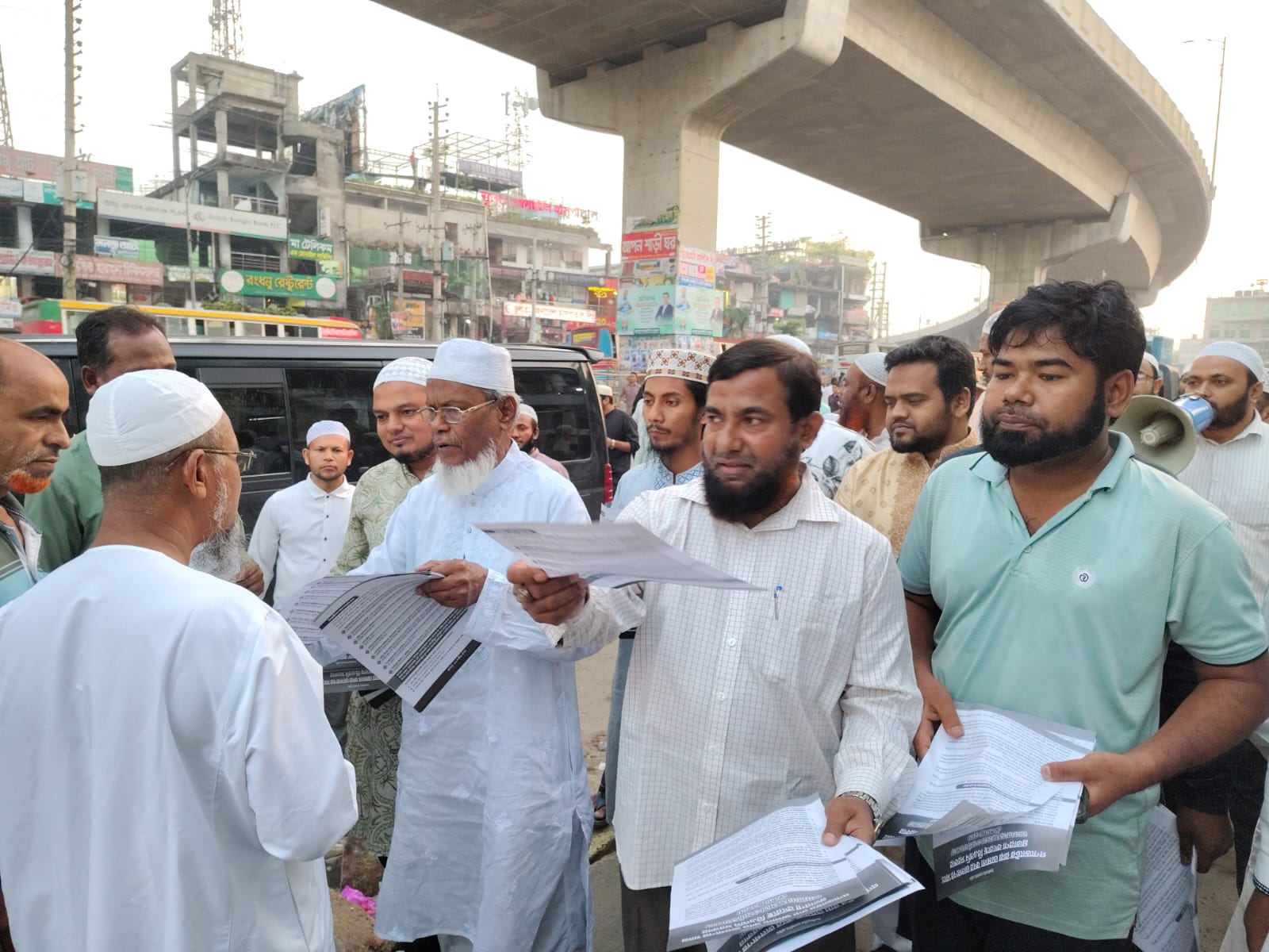 নারায়ণগঞ্জে গণভোটের রায় বাস্তবায়নের দাবিতে ১১ দলীয় ঐক্যের লিফলেট বিতরণ ও পথসভা