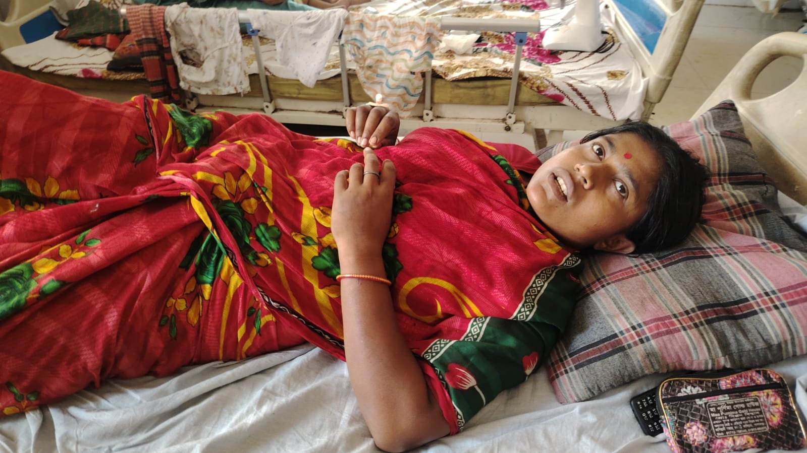 লোহাগড়ায় সংখ্যালঘু নারীকে পিটিয়ে আহত করার অভিযোগ-হাসপাতালে চিকিৎসাধীন