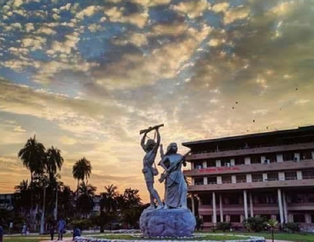 খুলনায় ছেলের লাঠির আঘাতে মায়ের মৃত্যু, আটক ঘাতককে ছিনিয়ে নিতে পুলিশের ওপর হামলা