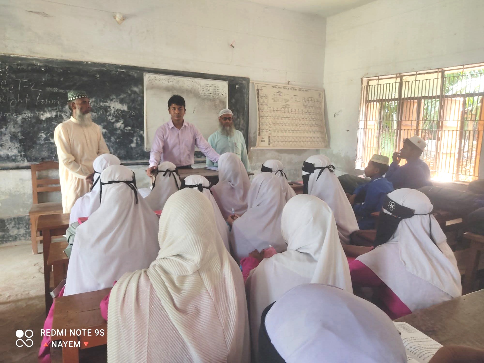 বাঁশিলা মাদরাসায় হঠাৎ পরিদর্শনে গিয়ে ক্লাস নিলেন নলডাঙ্গা ইউএনও আল এমরান খাঁন