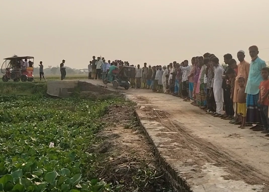 একটি সেতুর অভাবে নিকলীর দুর্গম ভাটি অঞ্চলের মানুষের দীর্ঘদিনের চরম ভোগান্তি