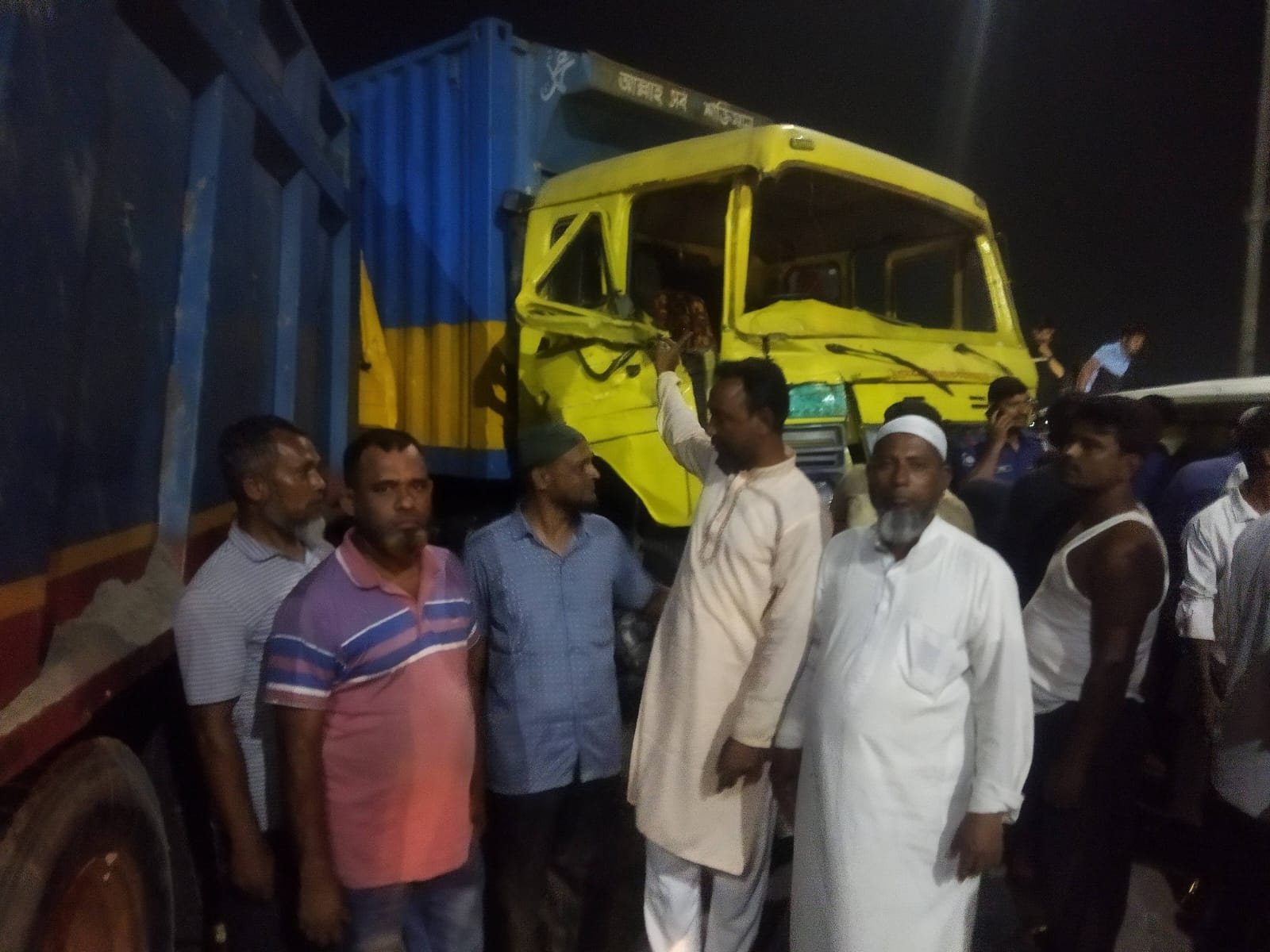 খুলনায় ভয়াবহ সড়ক দুর্ঘটনা: রূপসা সেতুর লবণচোরা এলাকায় মুখোমুখি সংঘর্ষে নিহত ৭