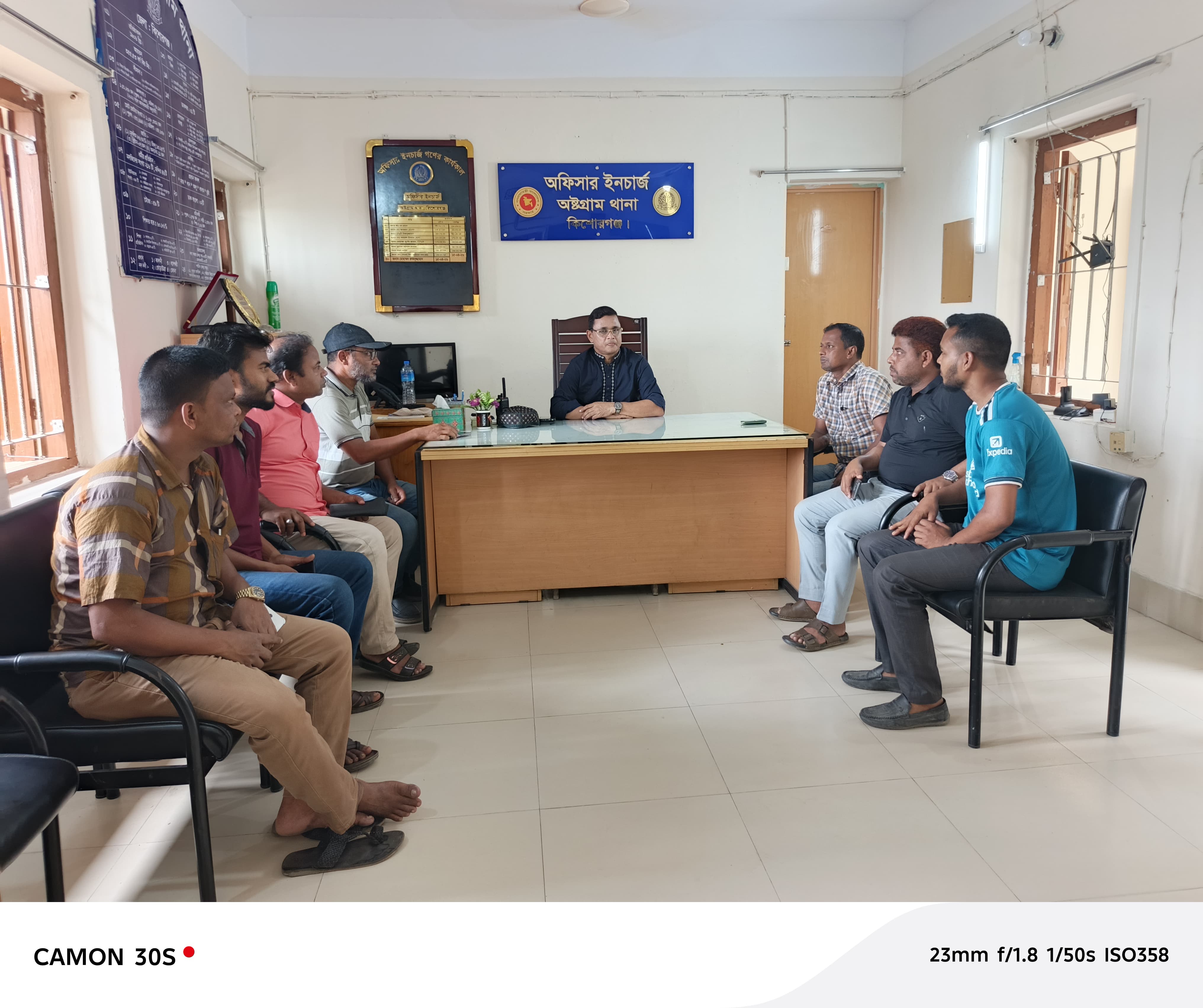 অষ্টগ্ৰামে নবাগত ওসির সাথে সাংবাদিকদের মতবিনিময় সভা