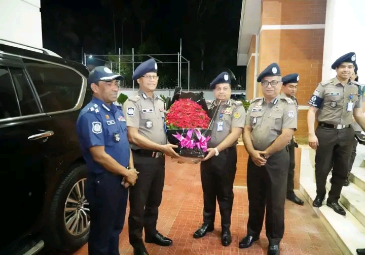 খুলনায় আইজিপির আগমন, কেএমপি’র গার্ড অব অনার ও উষ্ণ অভ্যর্থনা