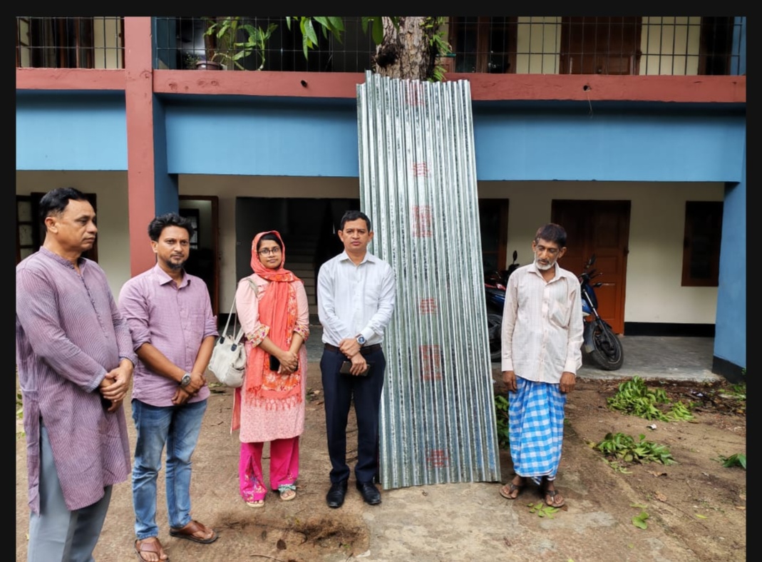 মাটিরাঙ্গায় ক্ষতিগ্রস্তদের মাঝে ঢেউটিন  বিতরণ