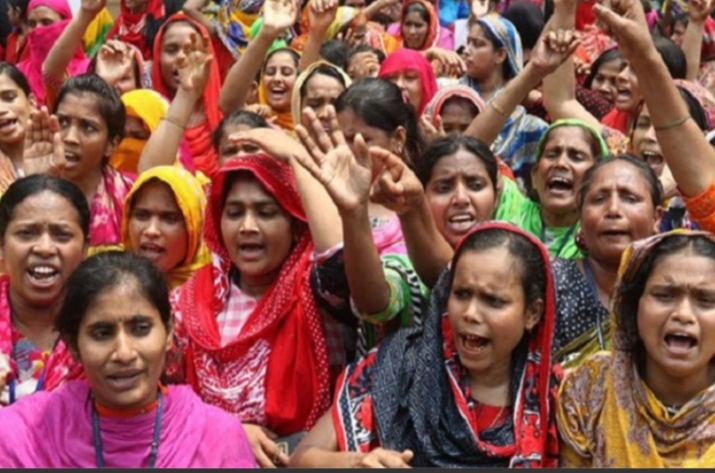 কালিয়াকৈরে ফায়ার সার্ভিসের সামনে ফুটওভার ব্রিজ নির্মাণের দাবিতে মহাসড়ক অবরোধ