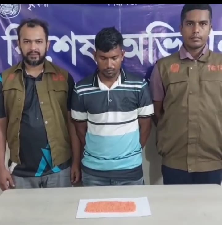 ঢাকার সাভারে ১৩০০ পিস ইয়াবাসহ মাদক কারবারি  গ্রেফতার