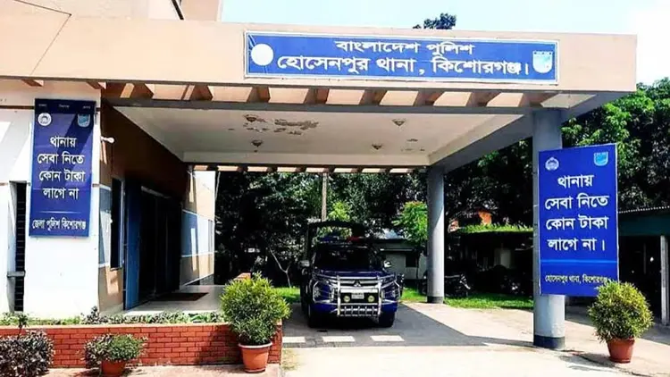 হোসেনপুরে ধানের খড় নিয়ে বিরোধ: চাচাতো ভাইয়ের ছুরিকাঘাতে বৃদ্ধ নিহত, গ্রেফতার ৩