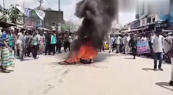 ভোলায় বিএনপি নেতা জাকির ফরাজীর মুক্তির দাবিতে সড়ক অবরোধ,দুই ঘণ্টা যান চলাচল বন্ধ