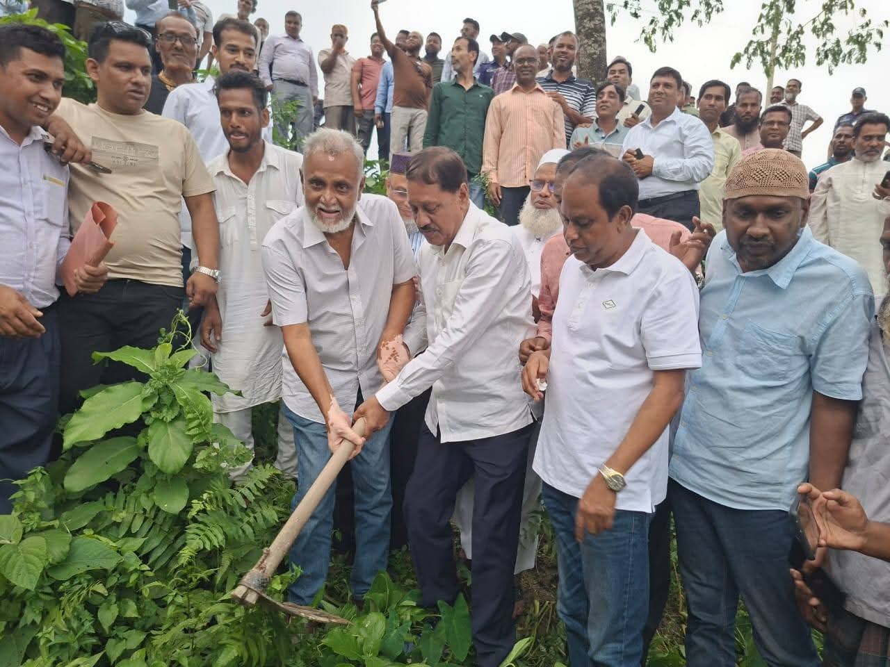 কটিয়াদীতে শহীদ জিয়ার স্মৃতি বিজড়িত খাল পুনঃখনন কাজের উদ্বোধন করলেন এমপি জালাল উদ্দিন