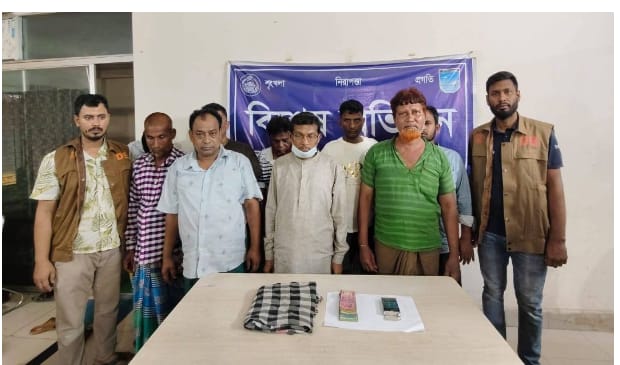ধামরাইয়ে ডিবির ঝটিকা অভিযান, জুয়ার আসর থেকে ৯ জন আটক