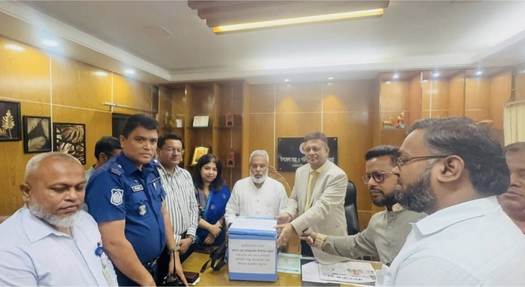 সোনারগাঁয়ে এমপি মান্নানের জলাতঙ্ক ভ্যাকসিন প্রদান