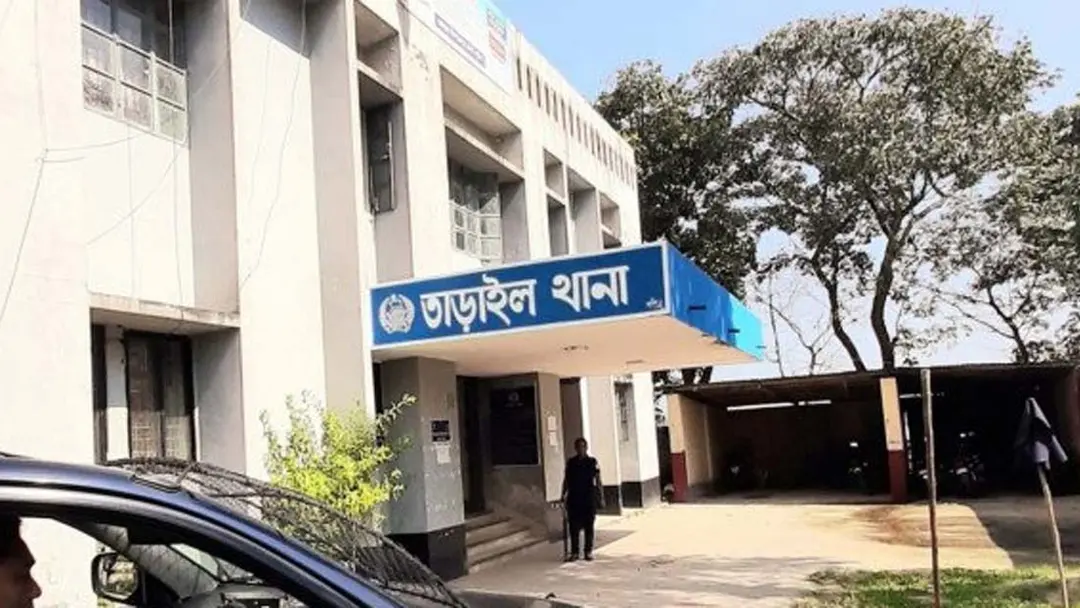 তাড়াইলে বিদ্যুতে লাগানো অটোরিকশা থেকে চার্জার খুলতে গিয়ে বিদ্যুৎস্পৃষ্টে যুবকের মৃত্যু