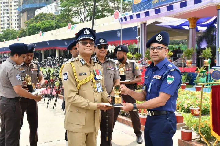 অবৈধ অস্ত্র ও মাদকদ্রব্য উদ্ধার অভিযানে সাফল্যের স্বীকৃতি পেল কুষ্টিয়া জেলা পুলিশ