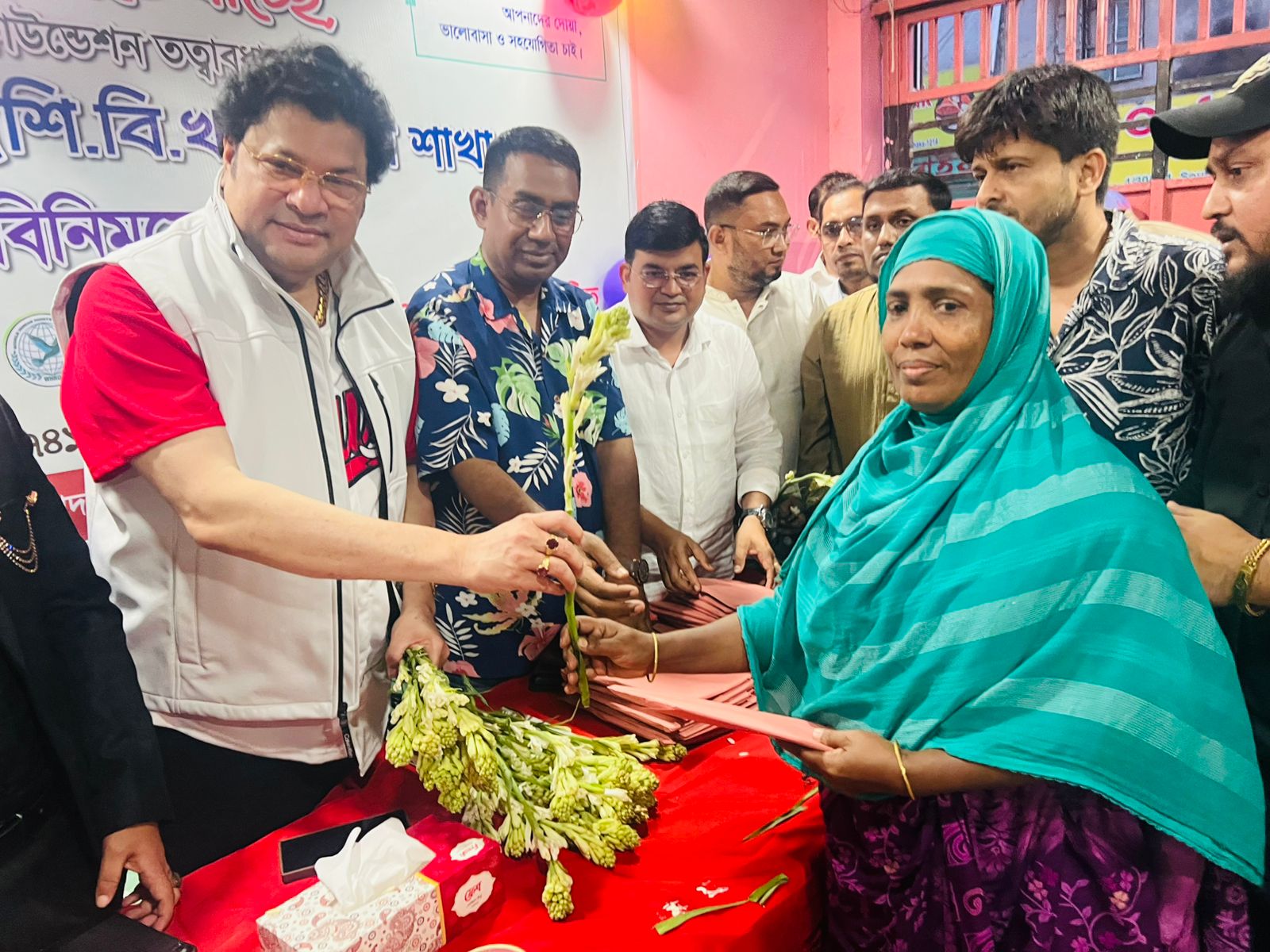 মুগদায় উদ্বোধন হলো সুবিধাবঞ্চিত বয়স্কদের জন্য ফুলের হাসি স্কুল