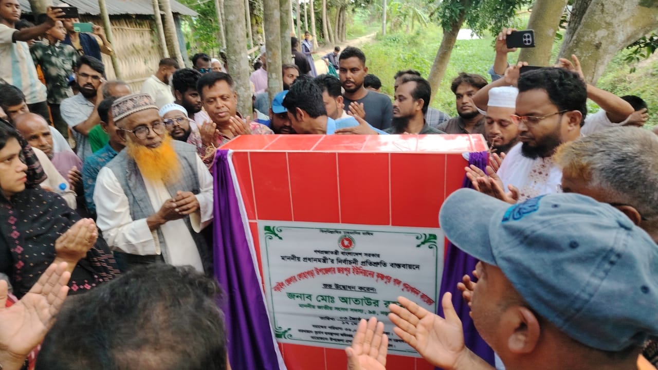লোহাগড়ায় ২ খাল পুনঃখননের উদ্বোধন,  সুফল পাবে ৩ হাজার বিঘা জমি