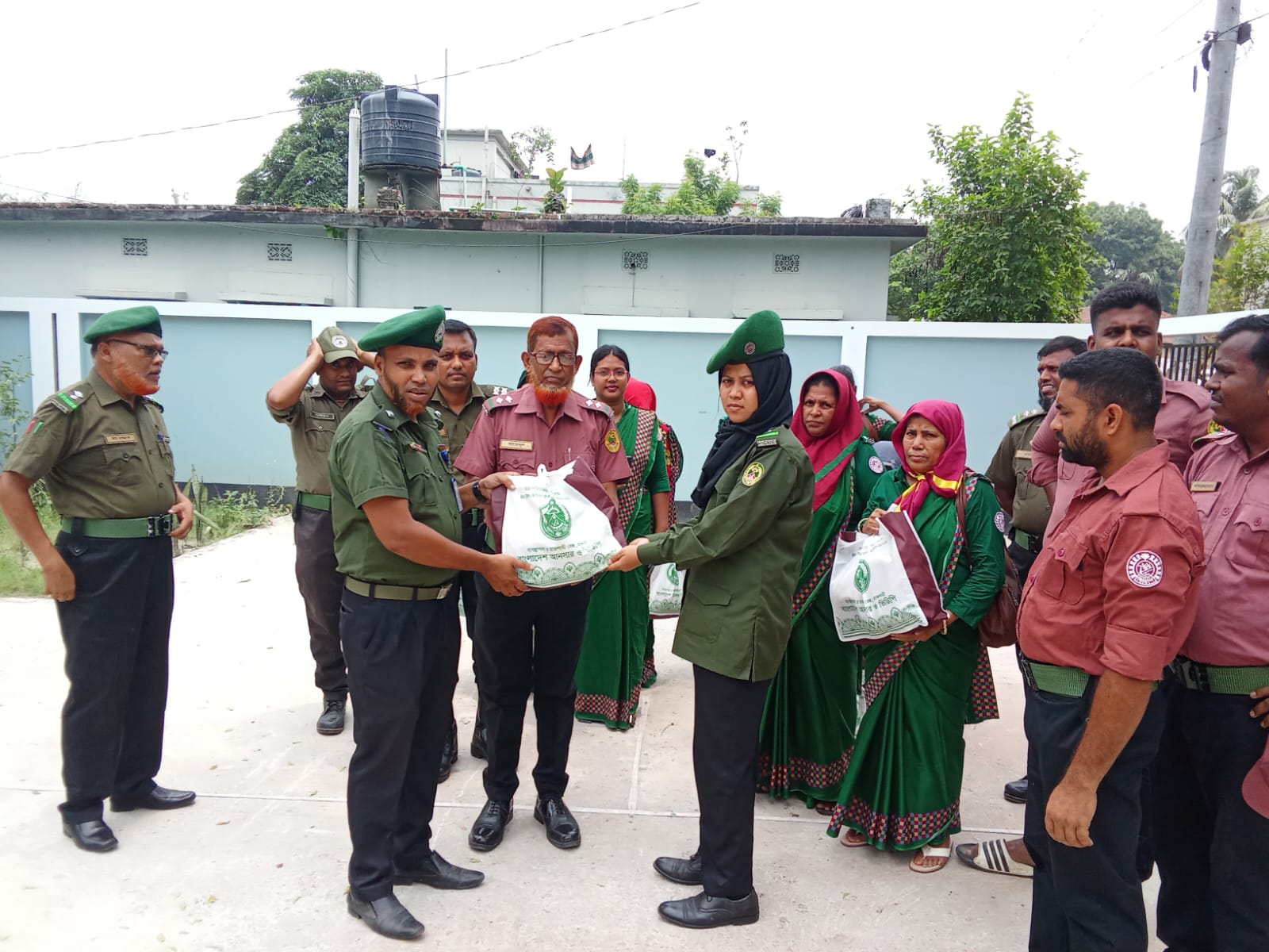 মহাপরিচালকের ঈদ উপহার পেলেন আনসার-ভিডিপির ভাতাভোগী সদস্য-সদস্যারা