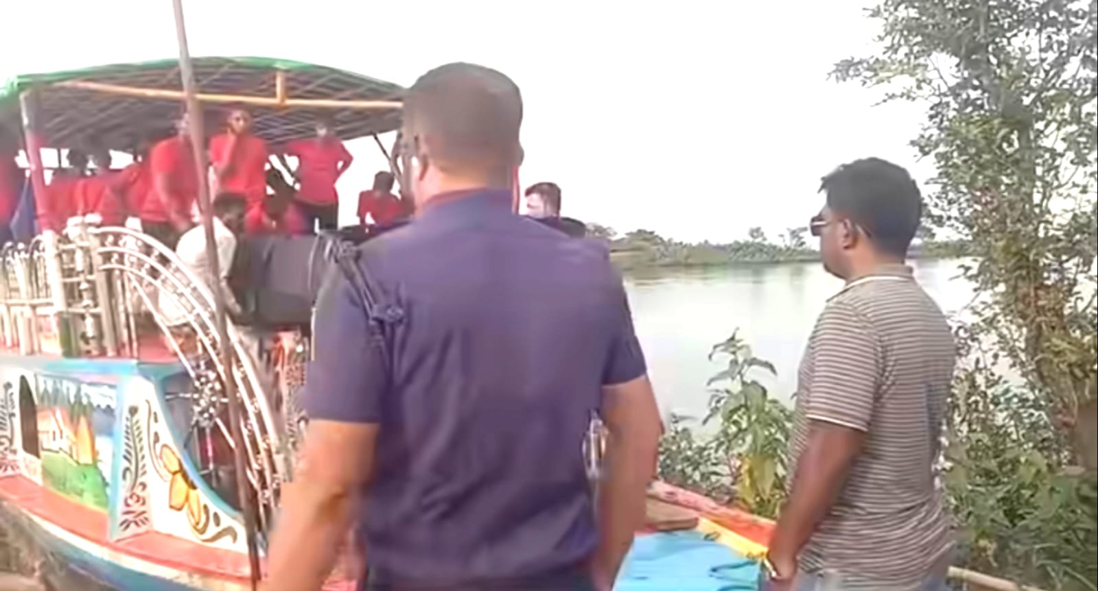 তাহিরপুরে টাঙ্গুয়ার হাওরে প্রশাসনের অভিযানে ৬ হাউসবোট কে জরিমানা ১৪টি সাউন্ড বক্স জব্দ