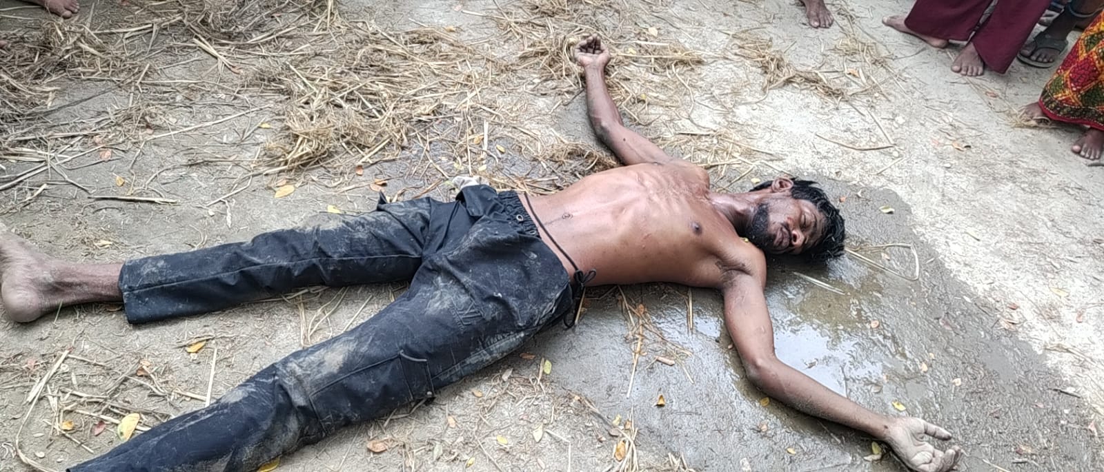 কটিয়াদীতে চুরির অভিযোগে আটক অজ্ঞাতনামা ব্যক্তি, গণপিটুনি থেকে উদ্ধার করল পুলিশ