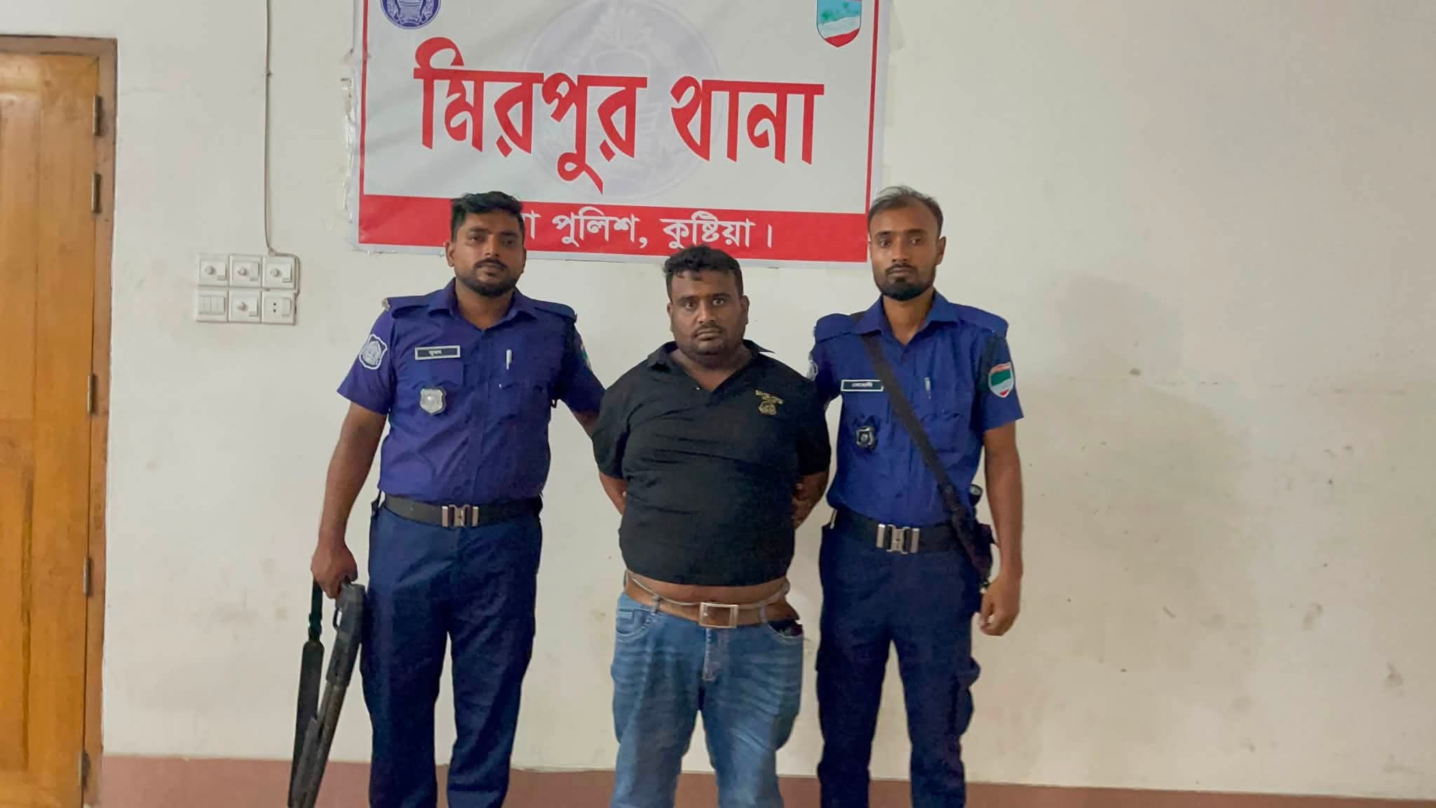 কুষ্টিয়ার  মিরপুরে ২ পুলিশ কর্মকর্তা আহত, মাদকসম্রাট জাহিদ আটক