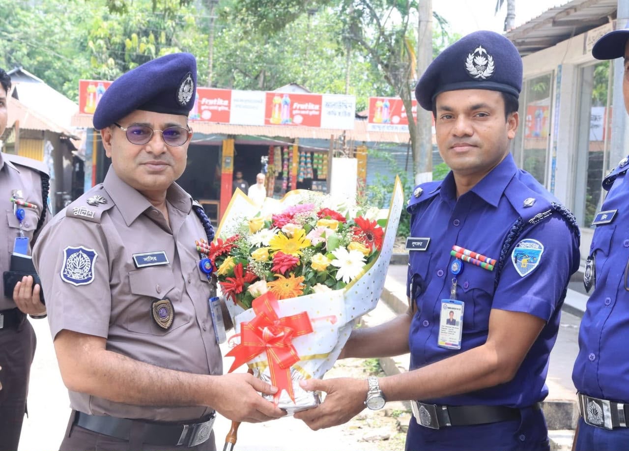 চরজব্বর থানায় নবাগত পুলিশ সুপার এন এম নাসিরুদ্দিনের আকস্মিক পরিদর্শন