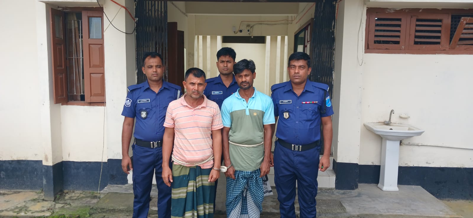 অষ্টগ্রামে কালনী নদীর পাড়ে বুদ্ধিপ্রতিবন্ধী যুবকের লাশ: ৮ ঘণ্টার মধ্যেই দুই আসামি গ্রেপ্তার
