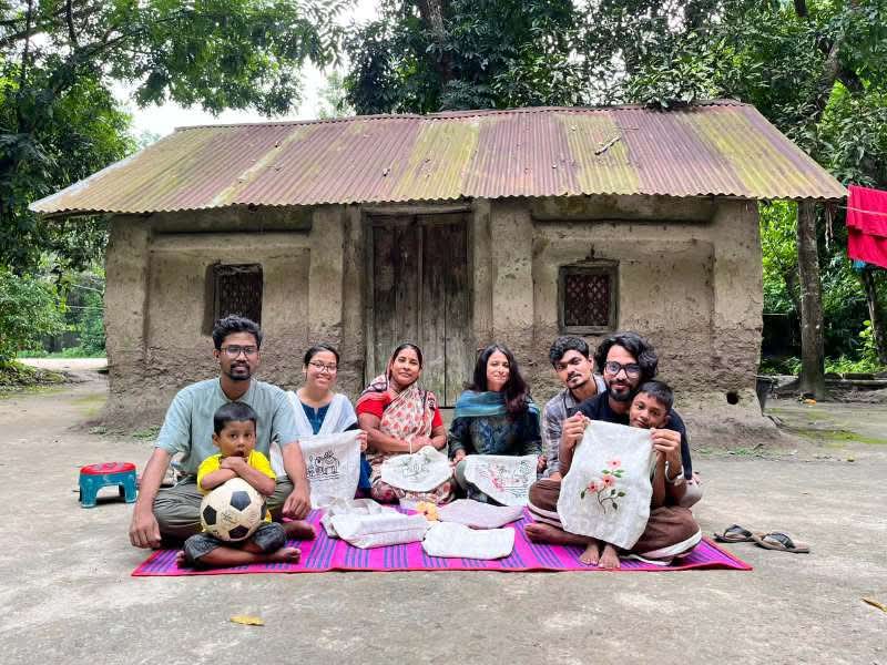 হারিয়ে যাওয়া খাদির পুনর্জাগরণে কুবি শিক্ষার্থীদের উদ্যোগ