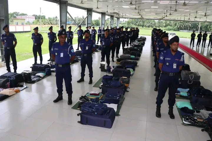 খুলনা জেলা পুলিশের কিট প্যারেড অনুষ্ঠিত