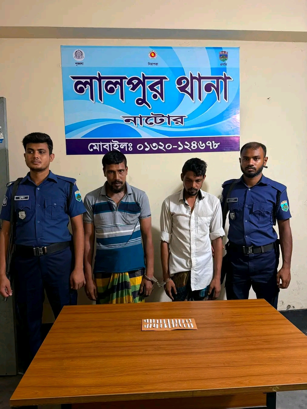 নাটোরে ৩০ পুরিয়া হেরোইনসহ দুই মাদক ব্যবসায়ী গ্রেফতার