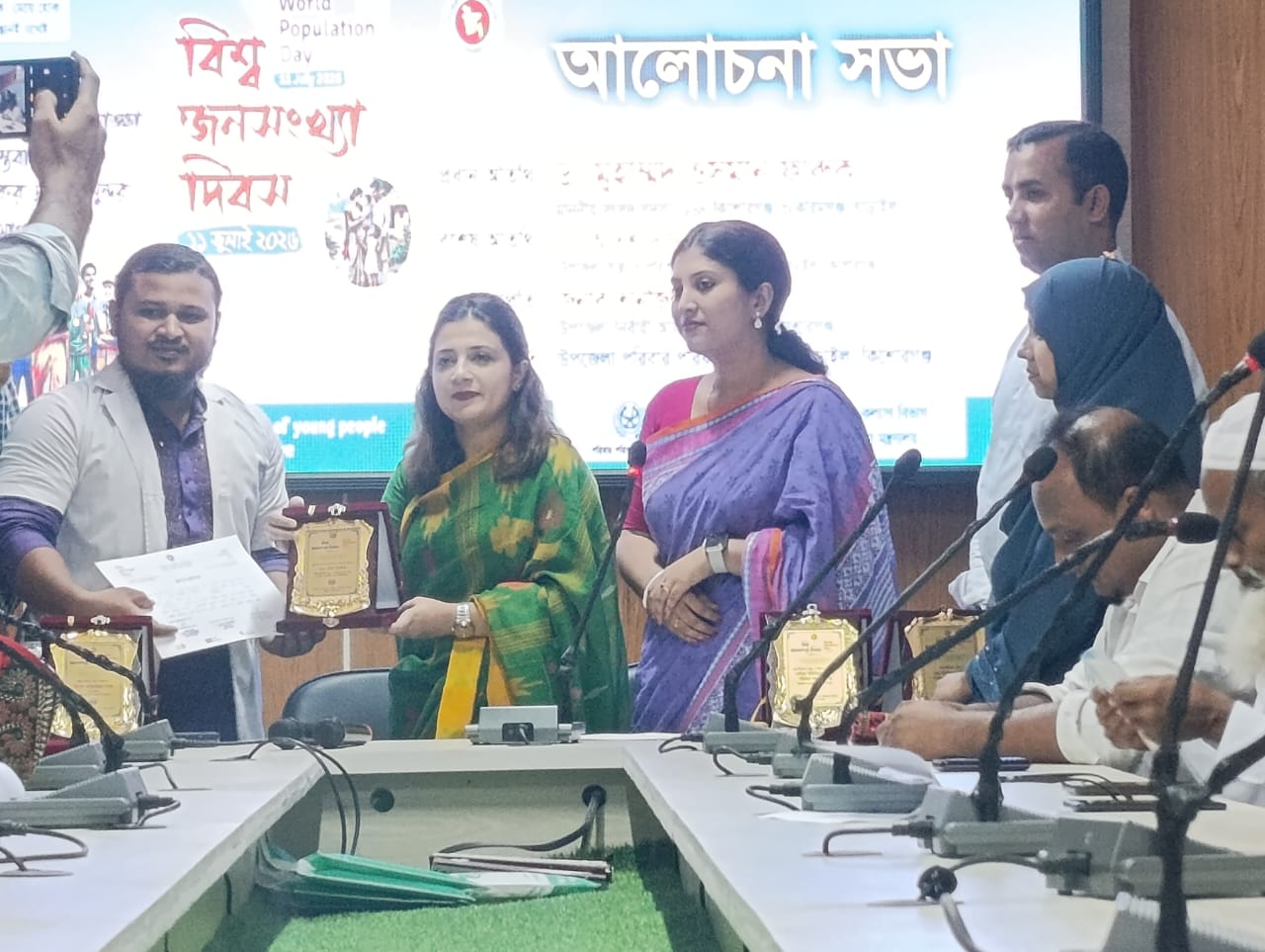 তাড়াইলে বিশ্ব জনসংখ্যা দিবসে আলোচনা সভা, সনদ ও ক্রেস্ট বিতরণ