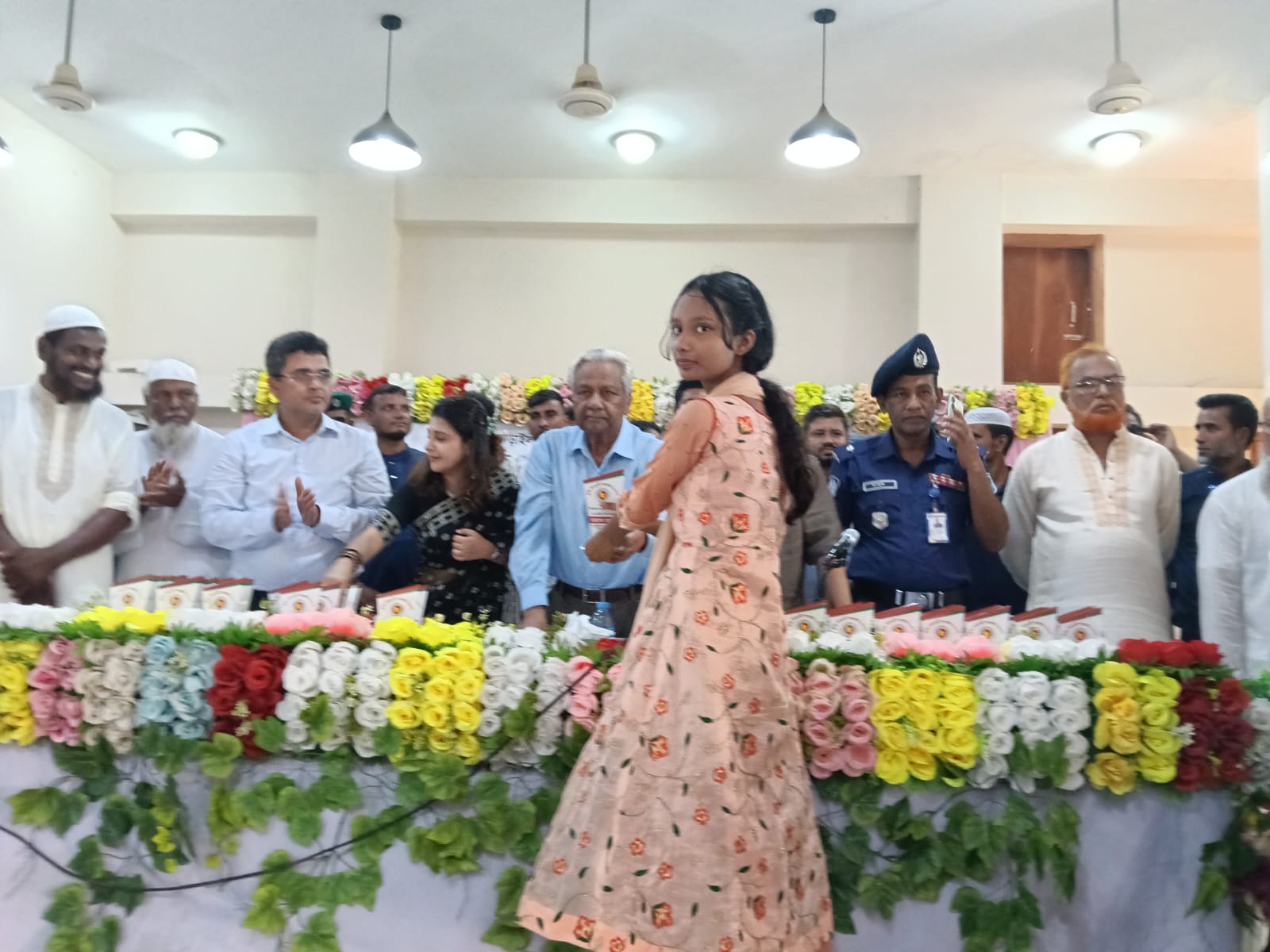 তাড়াইলে বৃত্তি প্রাপ্ত শিক্ষার্থীদের সংবর্ধনা প্রদান