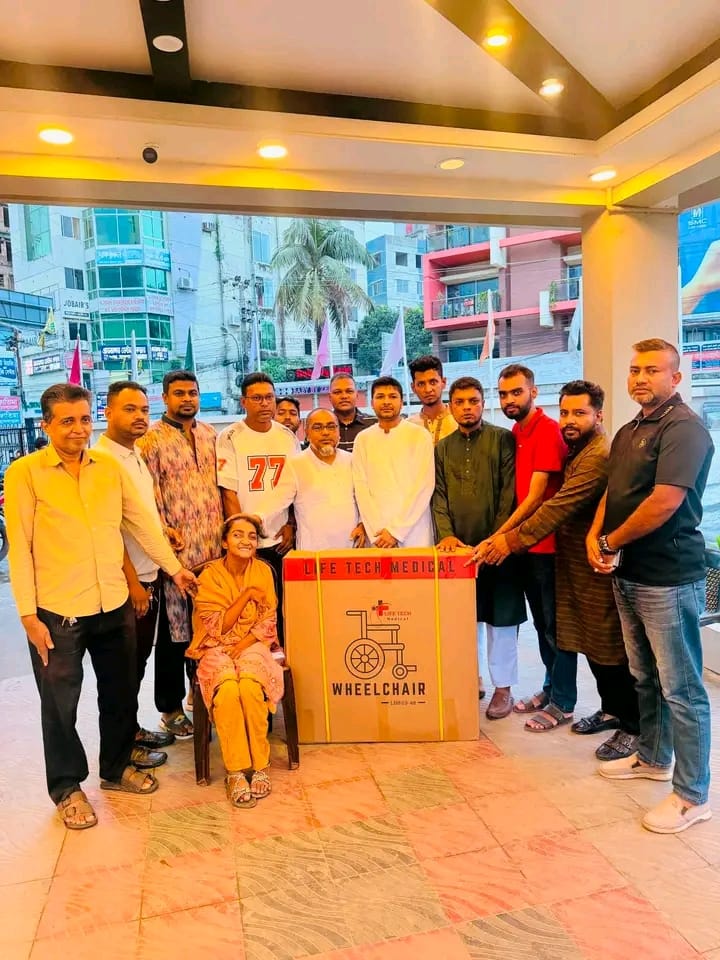 শারীরিক প্রতিবন্ধী নারীর পাশে খুলনা মহানগর স্বেচ্ছাসেবক দলের সদস্য সচিব