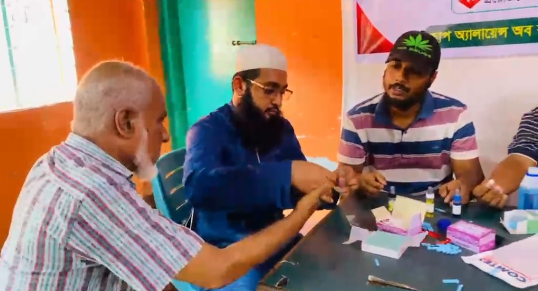 রাজধানীতে হোপ অ্যালায়েন্স অব বাংলাদেশের উদ্যোগে বিনামূল্যে রক্তের গ্রুপ নির্ণয়
