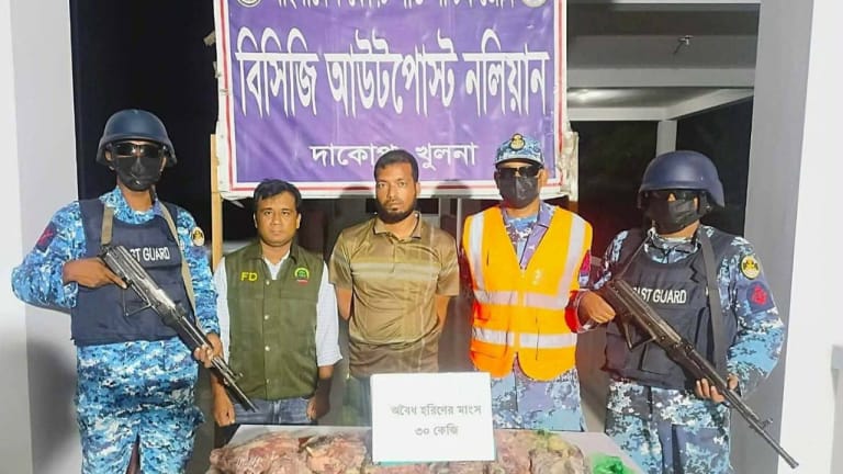 সুন্দরবনে ৩০ কেজি হরিণের মাংসসহ মাংস বিক্রেতা আটক
