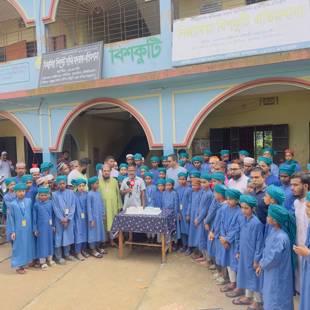 মেয়ের জন্মদিনে শত এতিম শিক্ষার্থীকে আপ্যায়ন করলেন প্রবাসী বাবা