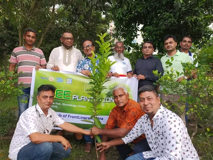 সোনাডাঙ্গা সোলার পার্কে রোটারি ক্লাব অব ফ্রন্টলাইনার্স খুলনার বৃক্ষরোপণ