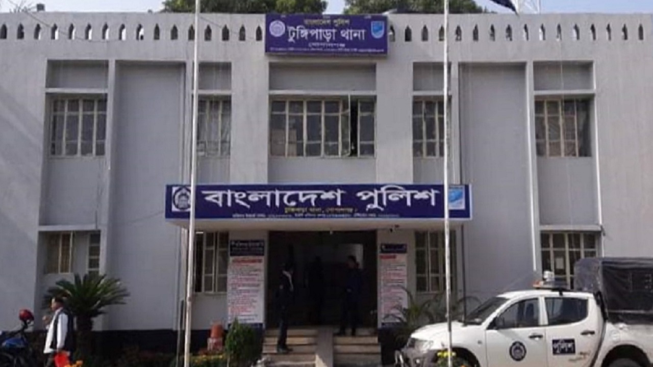 টুঙ্গিপাড়ায় ‘৩৬ জুলাই’ স্মারক তোরণে আগুন: ছাত্রলীগ নেতাসহ ৭৫ জনের বিরুদ্ধে মামলা