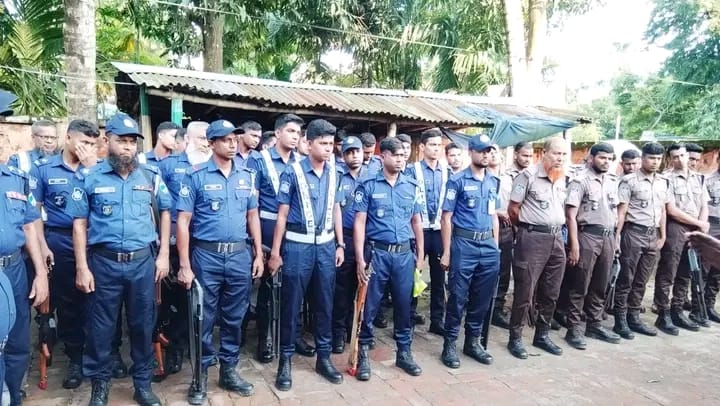 খুলনার রূপসায় পুলিশের বিশেষ অভিযান, ১০ মোটরসাইকেল আটক; গ্রেপ্তার ২