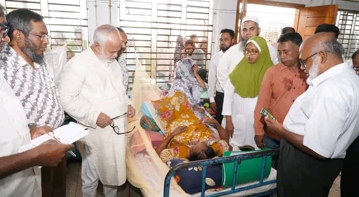 ডেঙ্গু রোগীদের চিকিৎসার খোঁজ নিলেন কেসিসি প্রশাসক