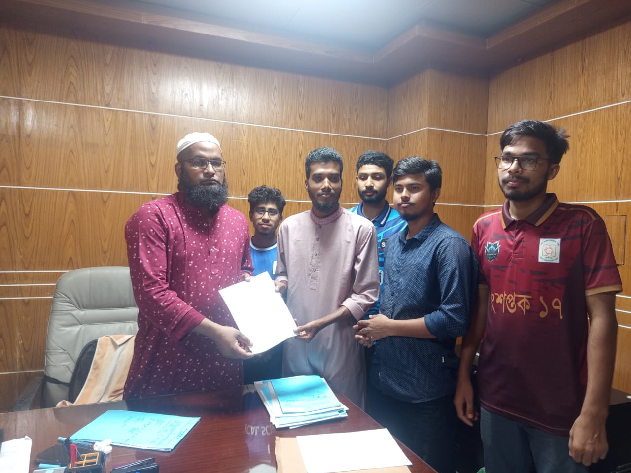 মেধার ভিত্তিতে সিট ও খাবারে ভর্তুকিসহ পাঁচদফা দাবিতে বেরোবি শিবিরের স্মারকলিপি