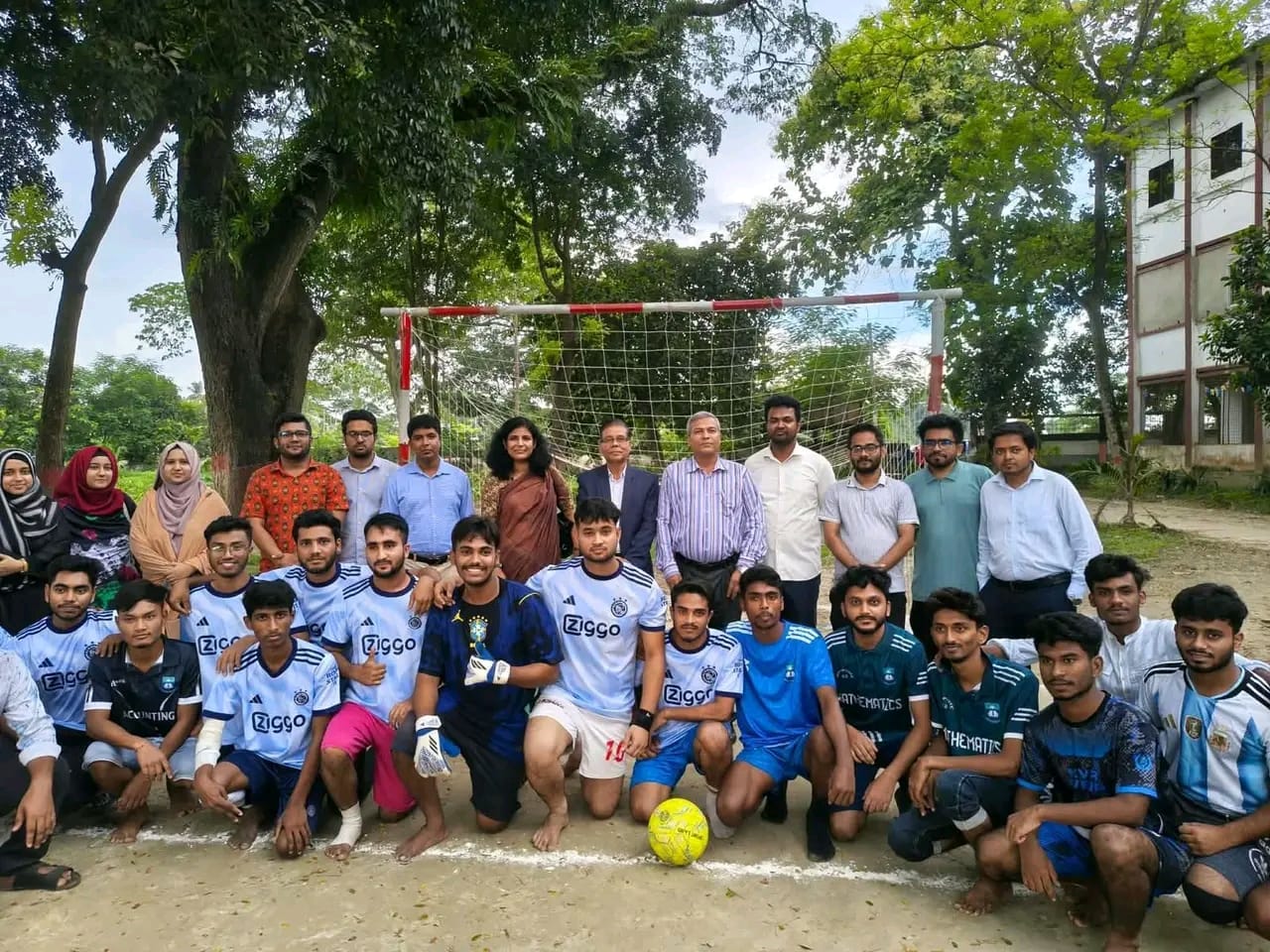 কিশোরগঞ্জ বিশ্ববিদ্যালয়ে আরাফাত রহমান কোকো স্মরণে ফুটবল টুর্নামেন্টের উদ্বোধন